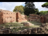 03013 ostia - regio ii - insula ix - edificio (ii,ix,6) - raeume auf der suedseite - raeume 10 und 11 - bli ri suedosten - 09-2022.jpg